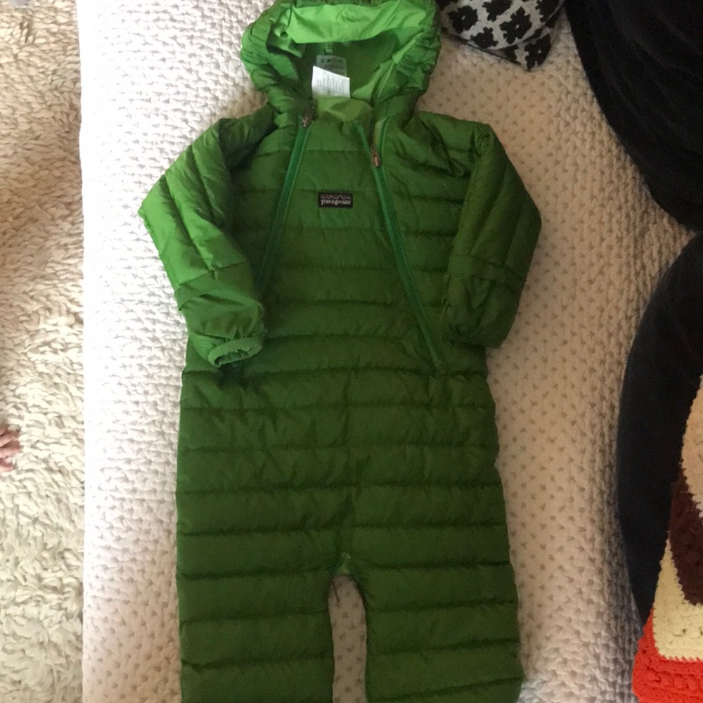 Patagonia like new snow suit
